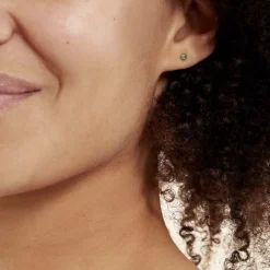 Boucles D'oreilles Puces Elea Jardin Serti Griffe Or Jaune Emeraude